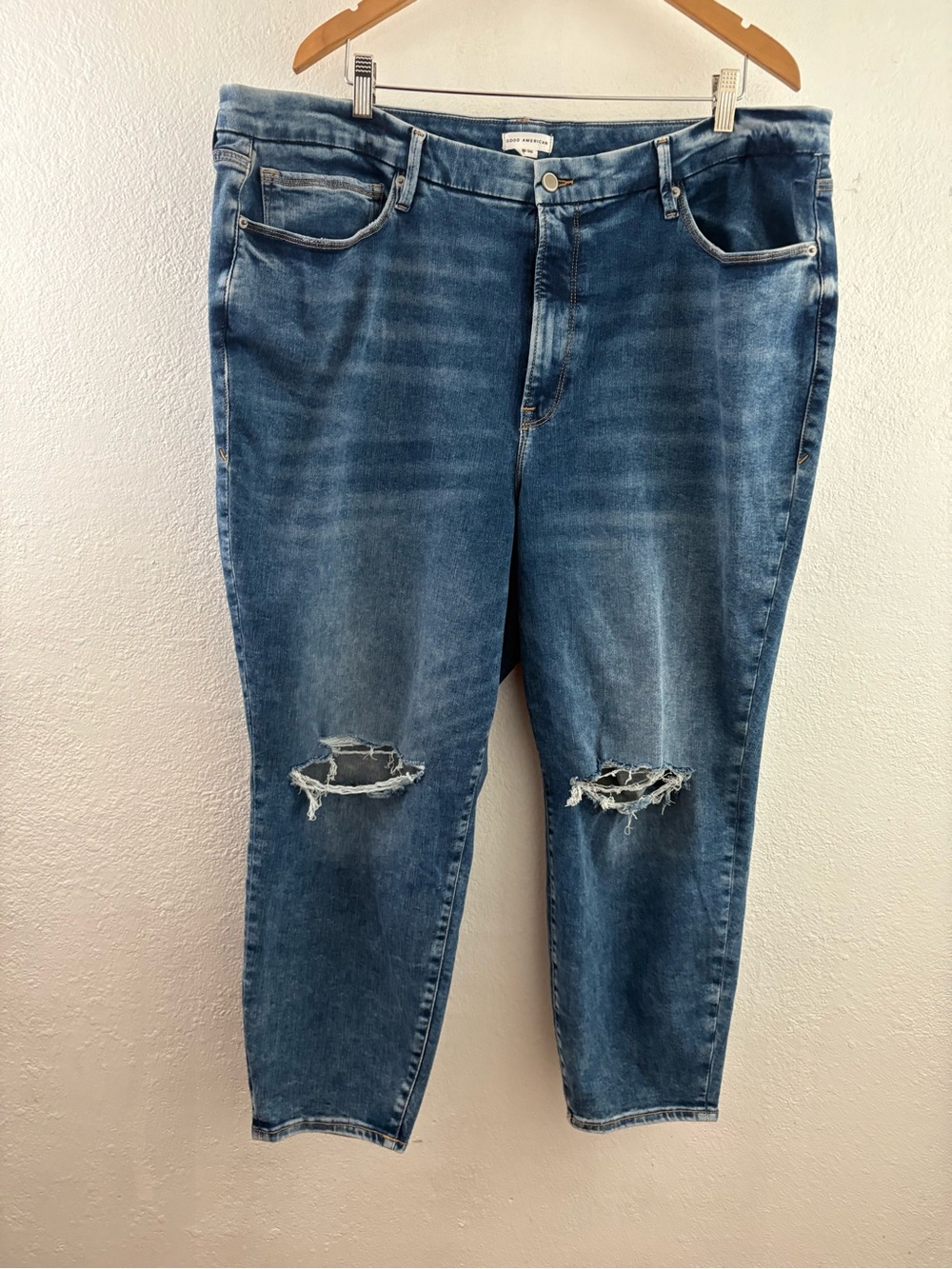 Good American skinny narrow cut mid rise jeans blue wash with distressed size 28